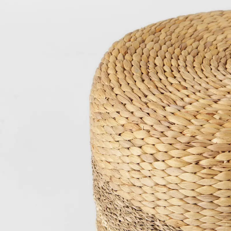 Pouf de table basse rond en jonc de mer à rayures marron