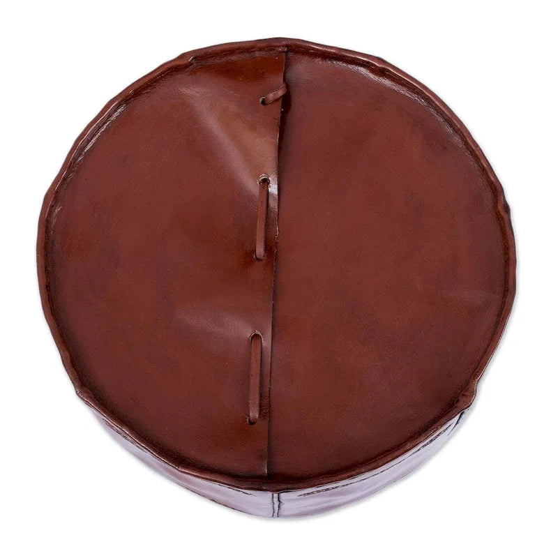 Pouffe en cuir gaufré de style espagnol fait à la main