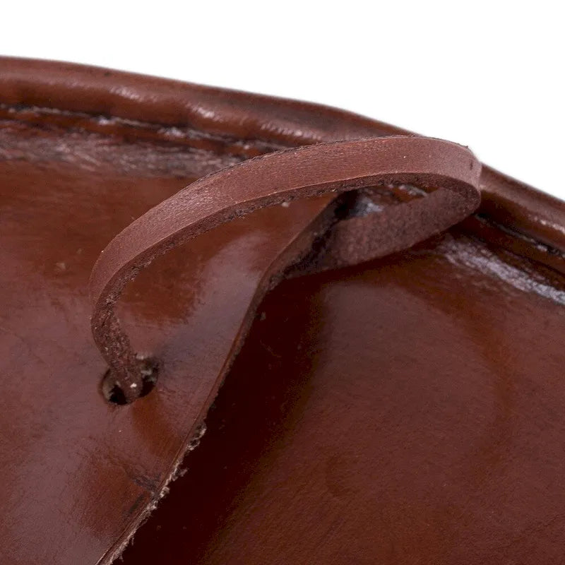 Pouffe en cuir gaufré de style espagnol fait à la main